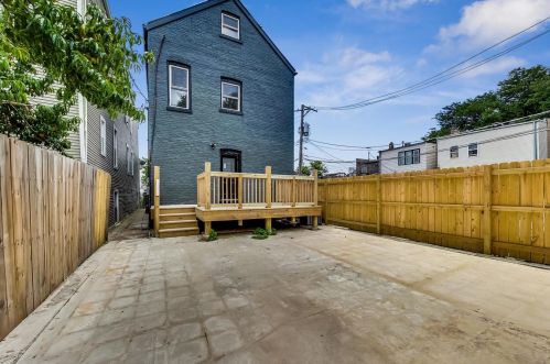 1624 Peterson Ave, Chicago IL  60660-2417 exterior