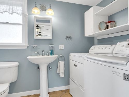 44 Ellsworth Rd, Peabody MA 01960-5321 exterior