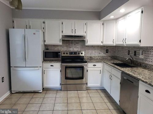 145 Cedar Walk Cir, Leesburg, VA 20176-4454