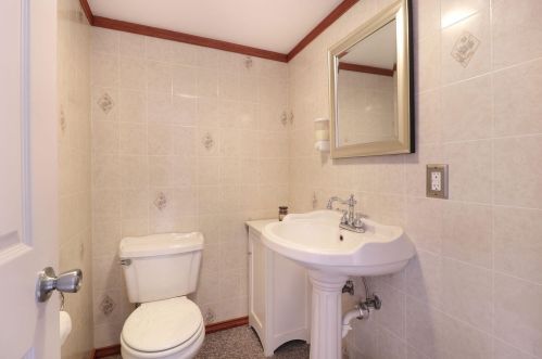 8028 Lisbon Ave, Milwaukee WI 53222-3825 exterior