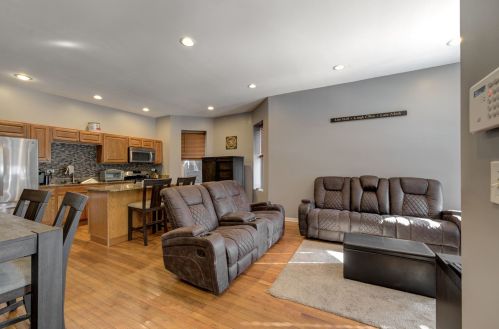 4642 Adams St, Chicago, IL 60644-4631