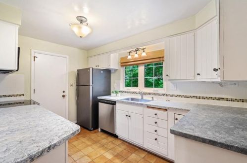 1152 Pinewood Dr, Pittsburgh PA 15243-1810 exterior