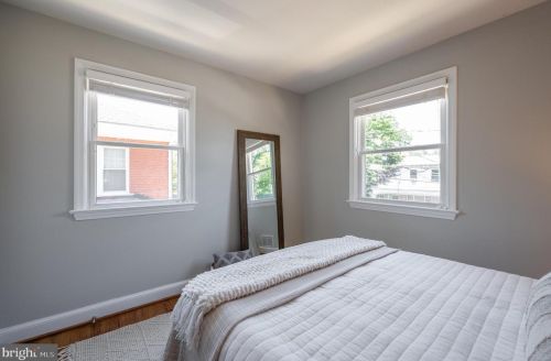 303 Raymond Ave, Alexandria VA 22301-1038 exterior