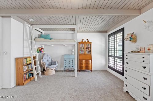 2524 Beryl Ave, Phoenix AZ  85028-3715 exterior