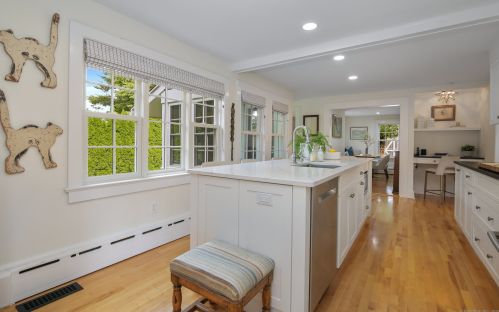 88 Kings Hwy, Westport CT 06880-2422 exterior