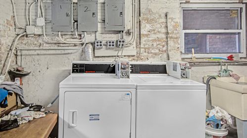 1029 Wolfram St, Chicago IL 60657-4329 exterior