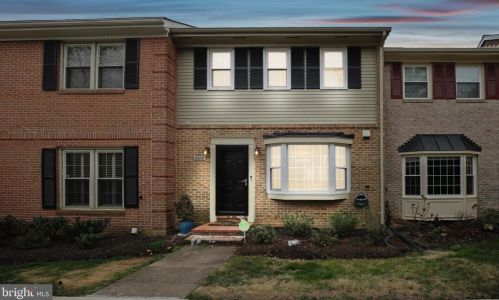 8208 Clifton Farm Ct, Alexandria, VA 22306-3260