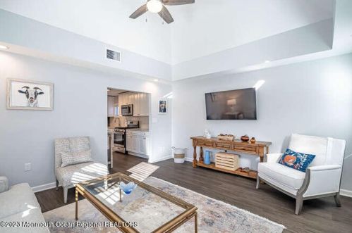 469 Center Ave, Middletown NJ  07748-5370 exterior