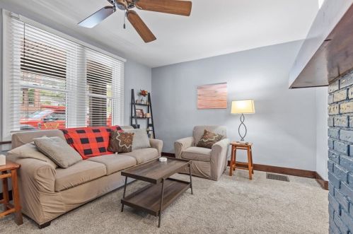 2744 Connecticut Ave, Pittsburgh PA  15216-1933 exterior