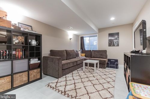 219 Green St, Philadelphia PA 19123-3314 exterior