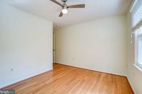 10135 Crestberry Pl, Bethesda MD 20817-1266 exterior