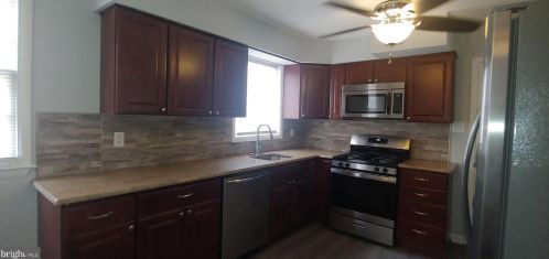 205 Davis Rd, Runnemede NJ 08078-1816 exterior