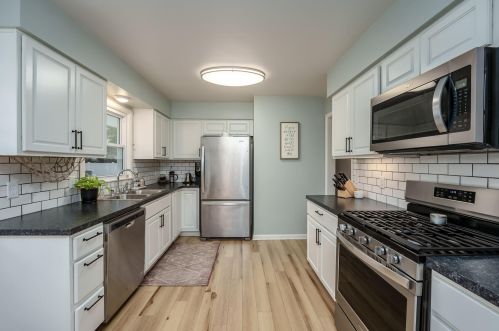 8523 Westnedge Ave, Kalamazoo MI  49002-6227 exterior