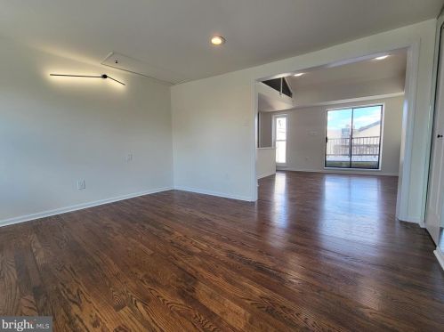 931 11 St, Philadelphia PA 19147-1901 exterior