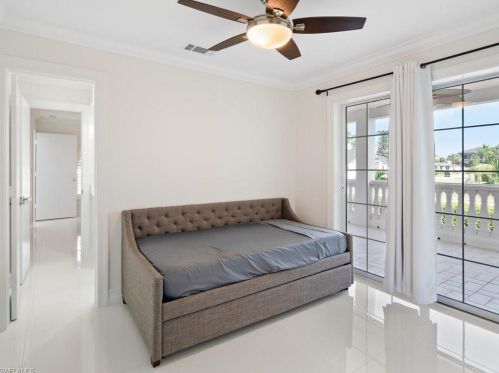 9980 Vanderbilt Dr, Naples FL 34108-2170 exterior