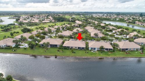 6871 Cairnwell Dr, Boynton Beach FL 33472-2960 exterior