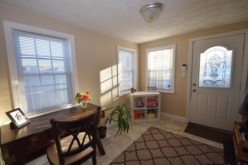 153 Main St, Seabrook NH 03874-4673 exterior