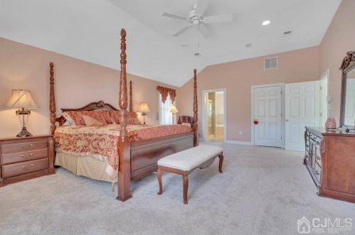 48 Farmhaven Ave, Edison NJ 08820-3220 exterior