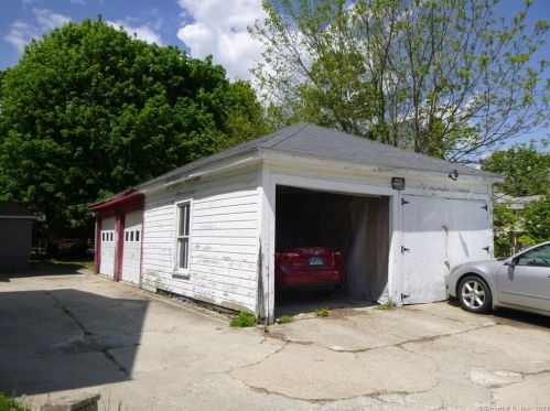 70 Maple St, Killingly CT 06239-2721 exterior