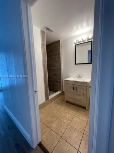 208 Southern Ave, Fort Pierce FL  34950-5433 exterior