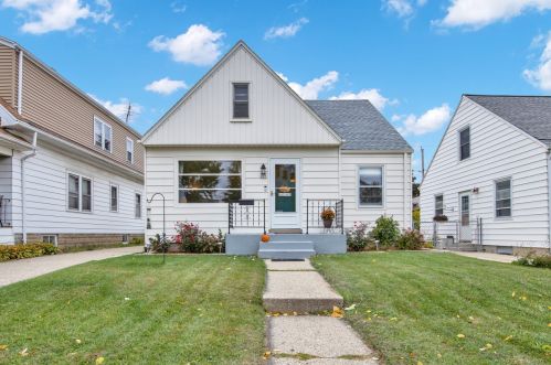 209 70, Milwaukee WI 53218-1815 exterior