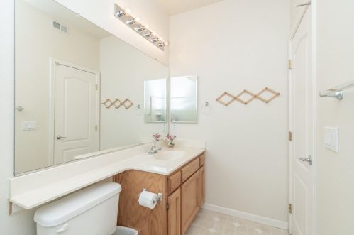 1375 Kerslake Cir, Folsom CA 95630-8460 exterior