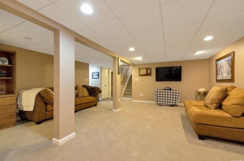 54 Quebec Dr, Huntington Station NY 11746-3870 exterior