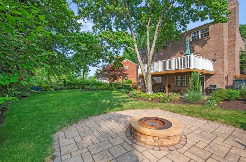 181 Penhurst Dr, Pittsburgh PA 15235-5318 exterior