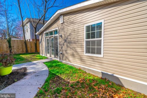 919 45th Pl, Washington DC  20019-3717 exterior