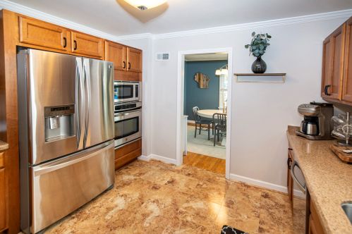 4758 Hollywood Ave, Milwaukee WI 53211-1037 exterior