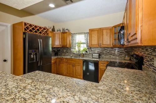 735 Curtis St, Fort Pierce FL 34983-1934 exterior