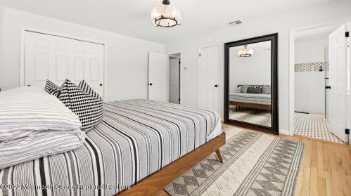 284 Pelican Rd, Middletown NJ 07748-3040 exterior