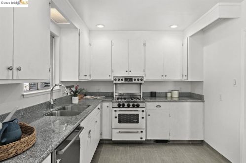 864 Hillside, Berkeley CA 94706-1024 exterior