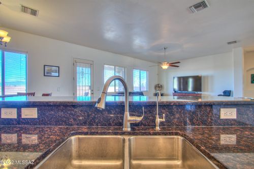 7017 Cottontail Run Ave, Tucson AZ 85756-3064 exterior