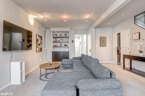 2743 Greenview Ave, Chicago IL 60657-4007 exterior