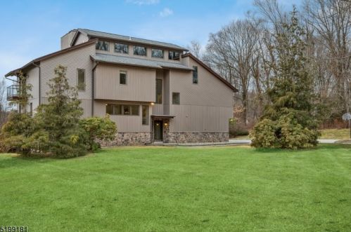 94 Lawrence Rd, Dover, NJ 07869-3124