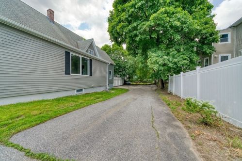 4 Mckinley Rd, Worcester MA  01605-2112 exterior