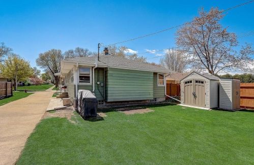 9438 Montana Ave, Milwaukee WI 53227-3324 exterior