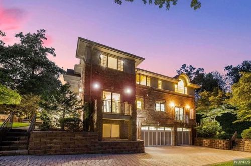 32 Lenox Ave, Demarest NJ 07627-2112 exterior