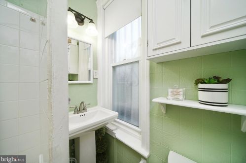 3646 9 St, Philadelphia PA 19140-4319 exterior