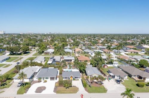 709 99 Ave, Naples FL 34108-2231 exterior