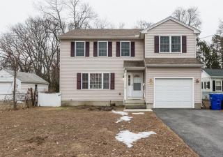 92 Upton St, Springfield, MA 01104-1045