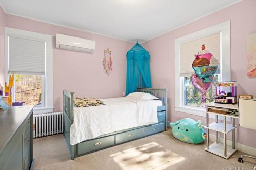 304 Autumn St, Manchester CT  06040-5556 exterior