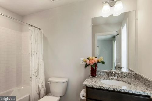 917 King Farm Blvd, Rockville MD 20850-6610 exterior