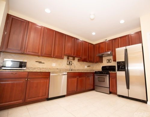 66 Forest Dr, Piscataway, NJ 08854-2281