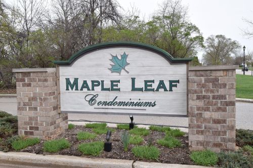 4967 Maple Leaf Cir, Milwaukee WI 53220-2780 exterior