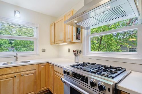 1348 Merry Ln, Atlanta GA 30329-3906 exterior