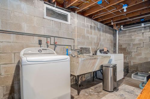 1010 Central Ave, Meskegon MI  49445-2947 exterior