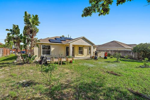 532 Mccomb Ave, Fort Pierce FL 34953-3812 exterior