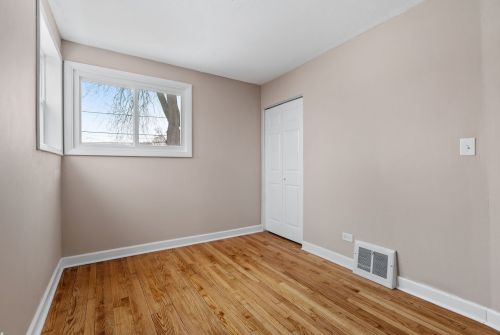 12537 Winchester Ave, Chicago IL 60827-5607 exterior